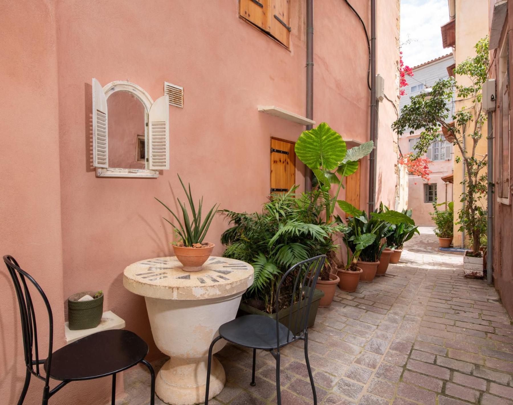 Cozy maisonette hidden in Old Town Chania MarielpiCorner view 4