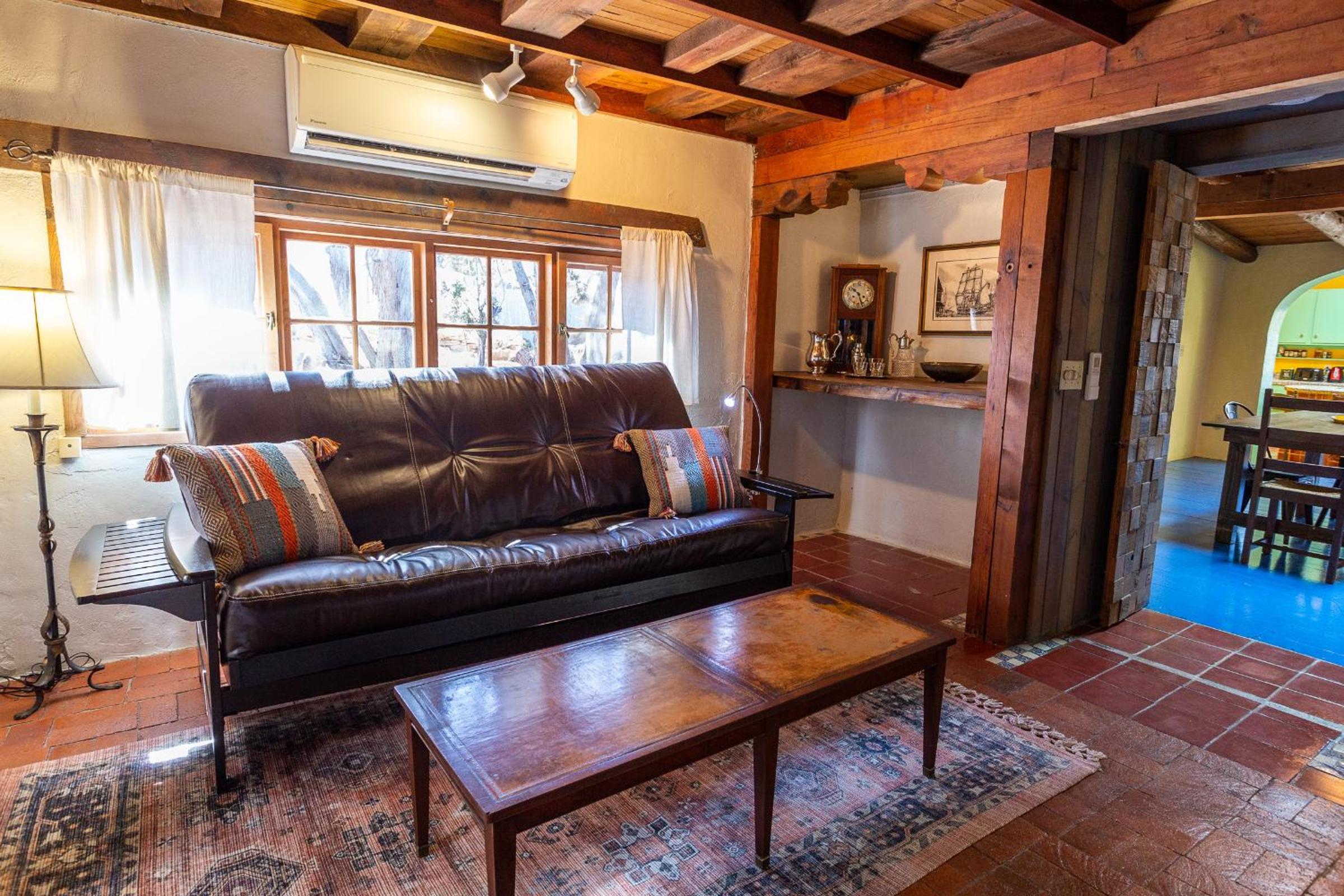 Casa del Corazón: a stunning country retreat in Santa Fe view 3