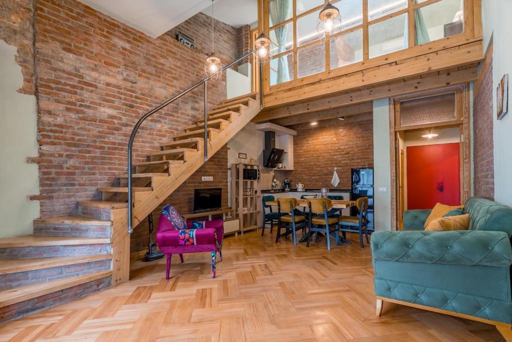2BR Apartment in the Heart of Old Tbilisi view 4