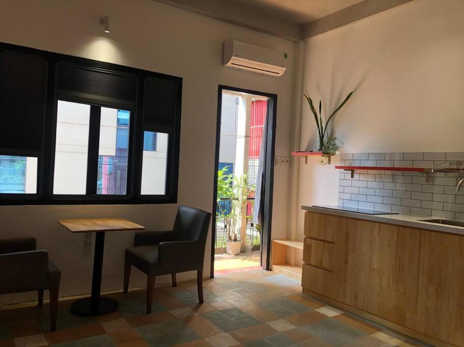 Chum Charming Studio, Near Reunification Palace