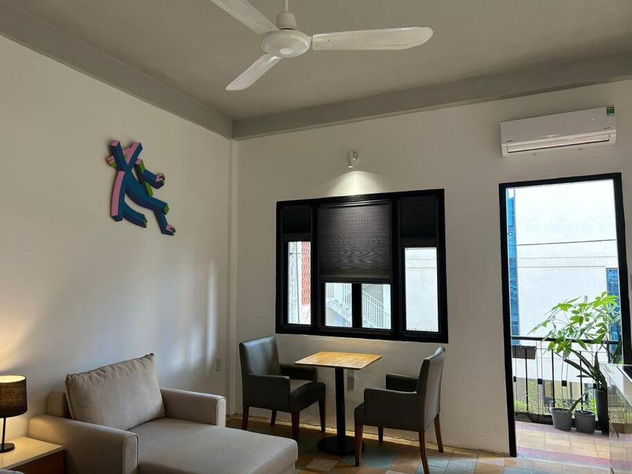 Chum Charming Studio, Near Reunification Palace