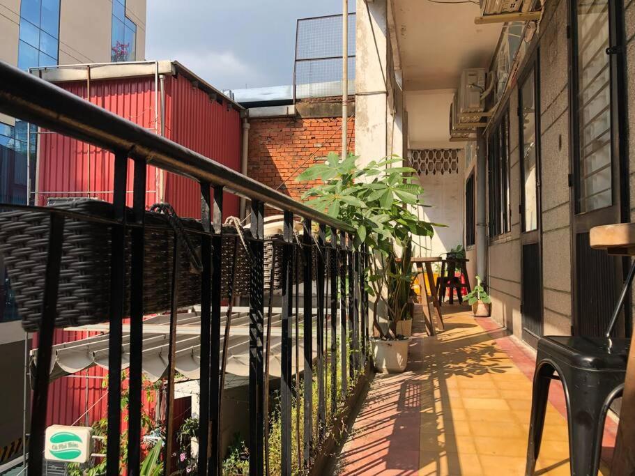 Chum Charming Studio, Near Reunification Palace