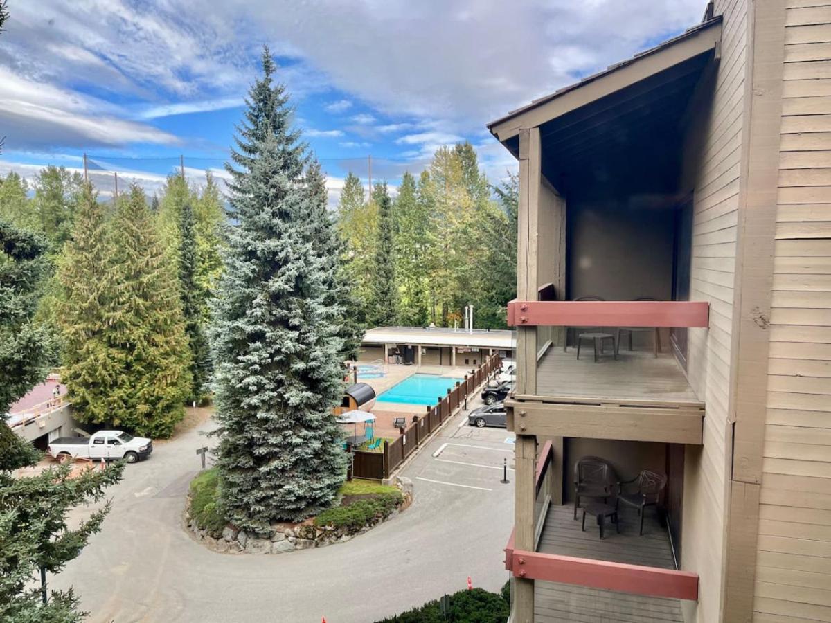 Mountainside suite hot tub pool barrel sauna