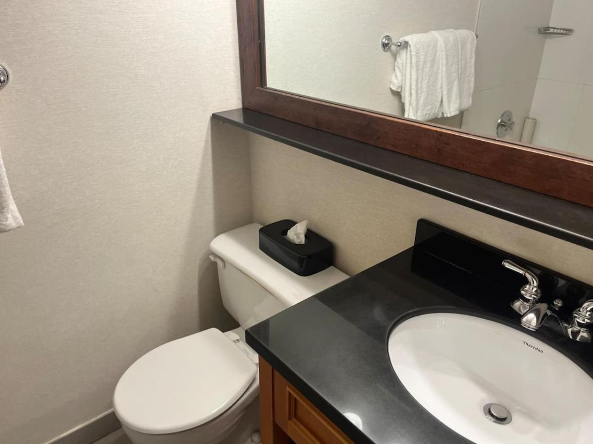 Mountainside suite hot tub pool barrel sauna