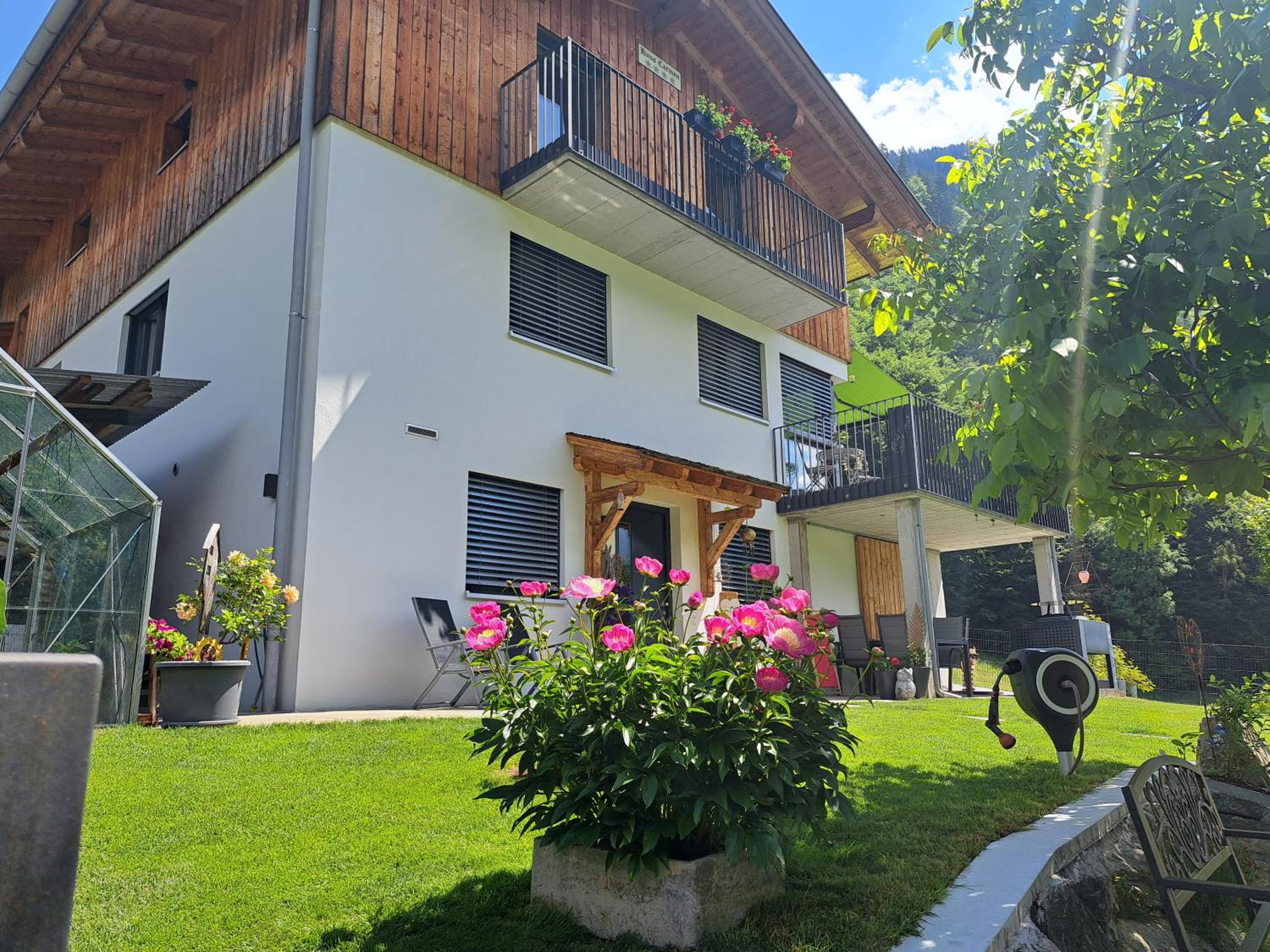 Haus Carmen, Familienfreundliche 4 Edelweiss Ferienwohnung mit TOP Einrichtung view 2