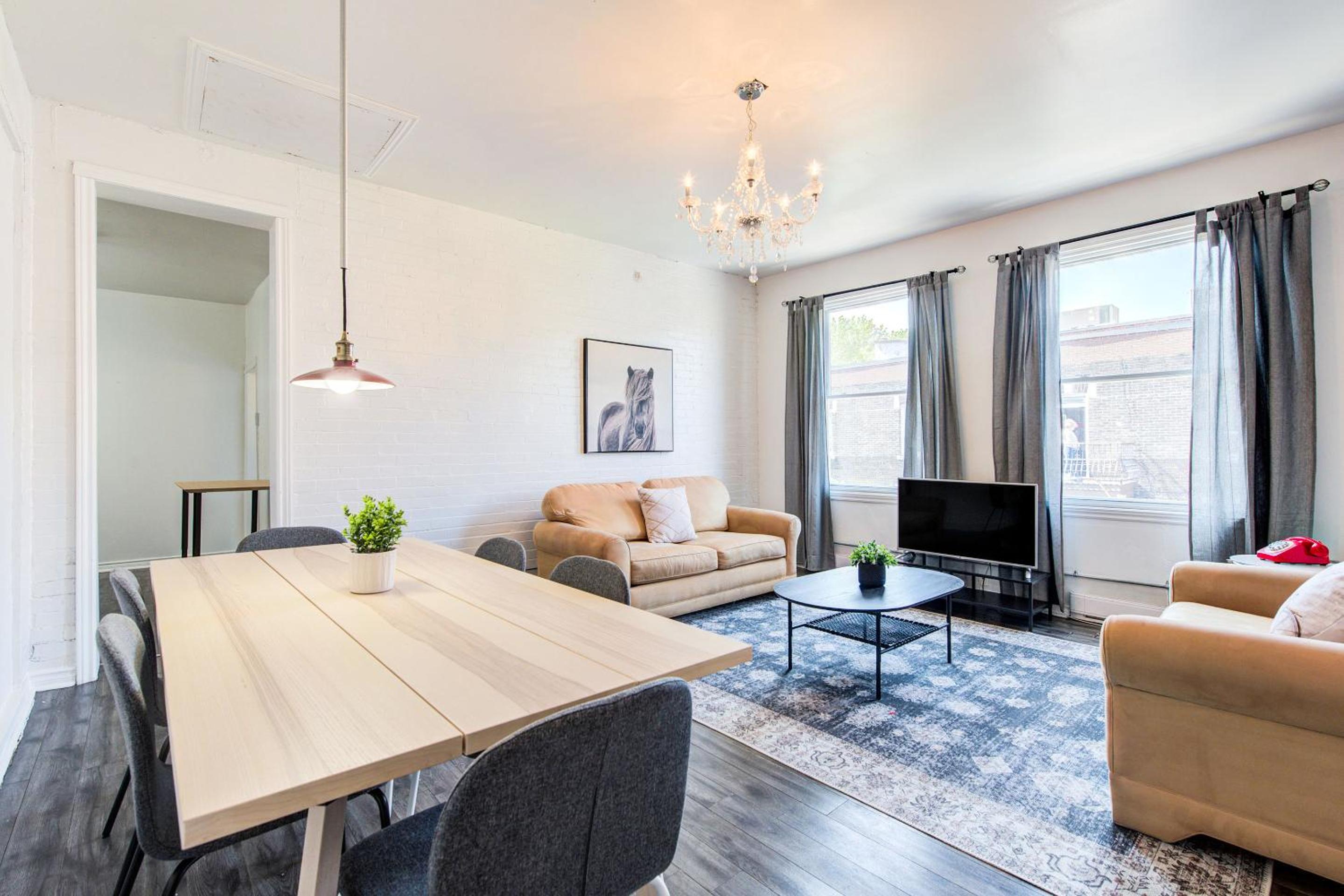 Chez Mont Royal Apartments!