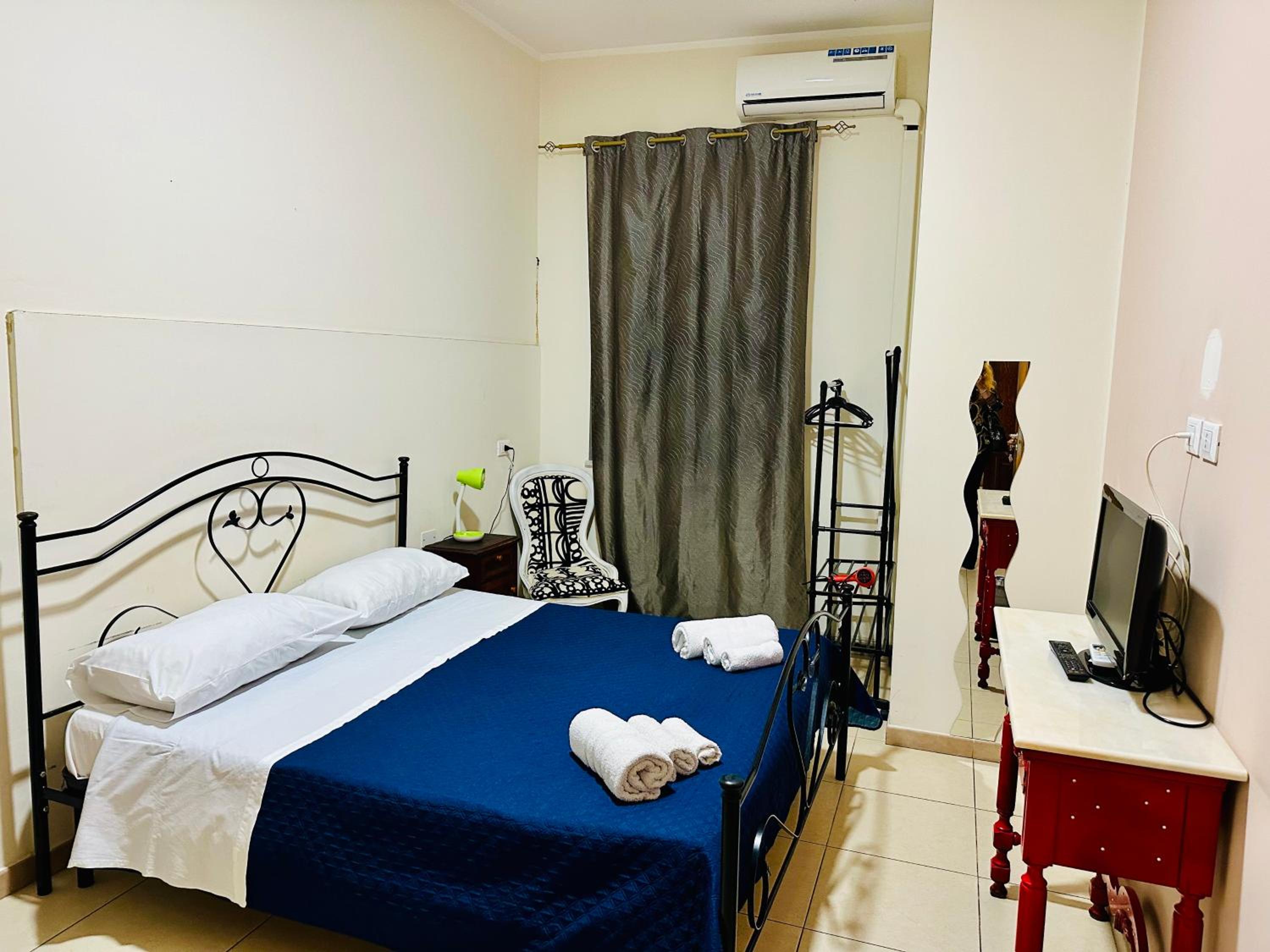 Maya Palace Real Rooms Palermo centre close to Cathedral view 5