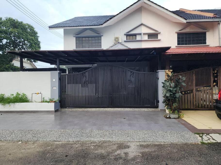 Satu Retreat Johor Bahru Homestay