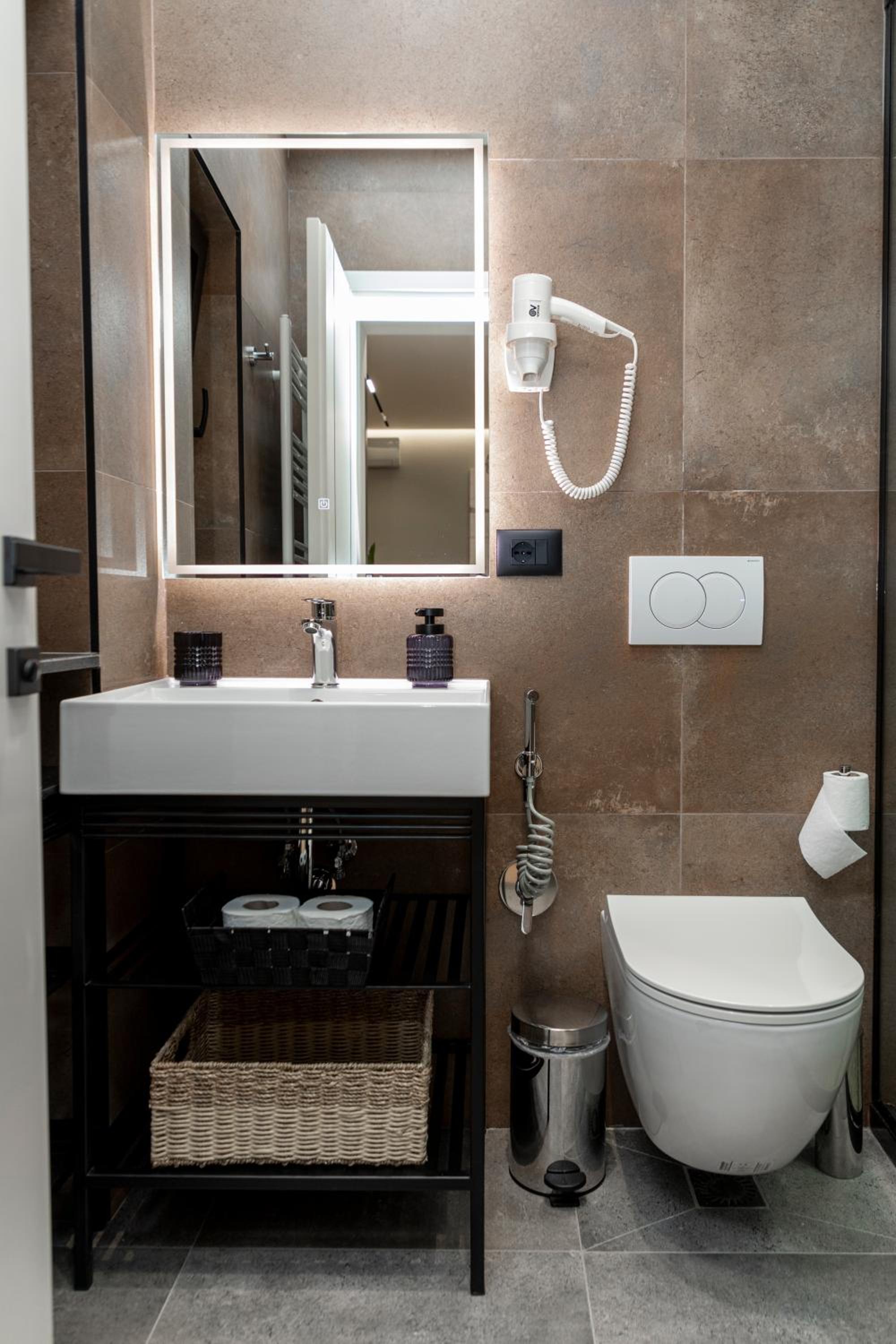 B Comfort Apartments