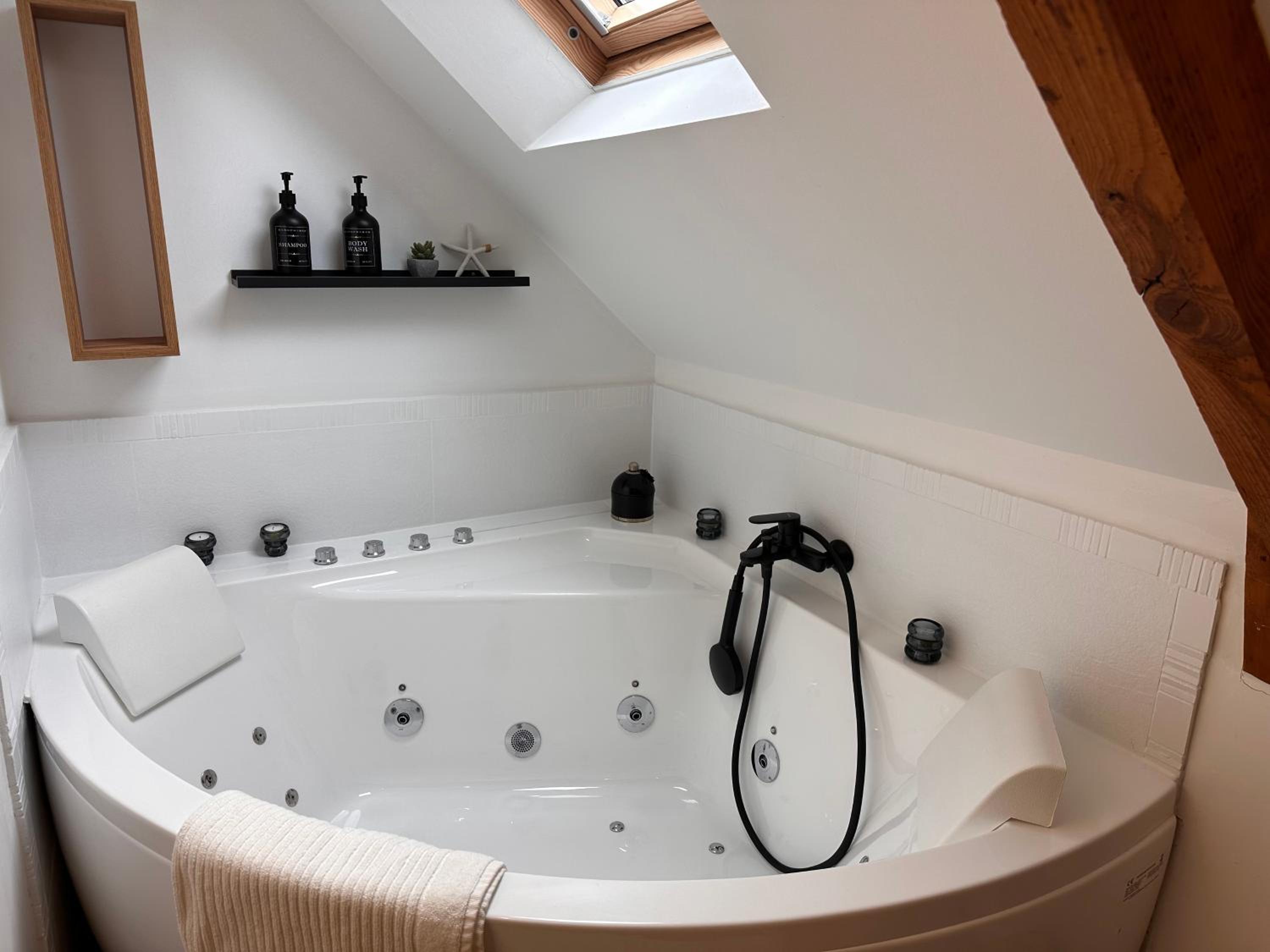 Les Libellules Appartement avec baignoire spa à Dinan Lanvallay