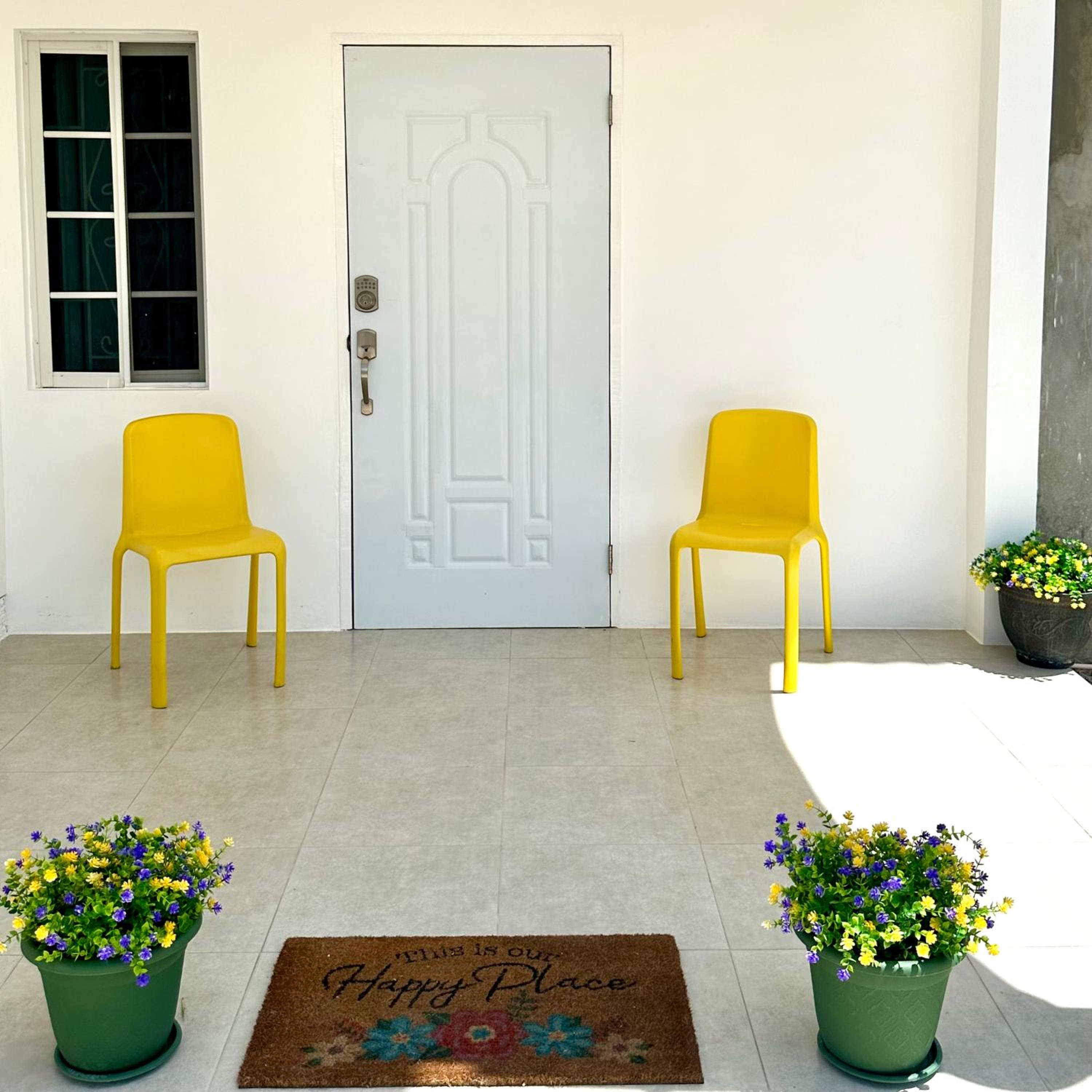 2 Love Birds Abode 3 Minutes to Beach view 2