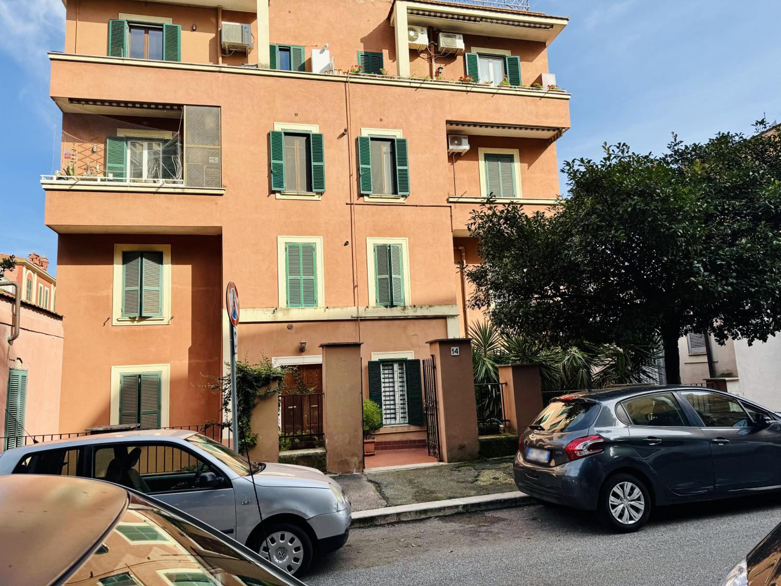 Trastevere hill colosseum