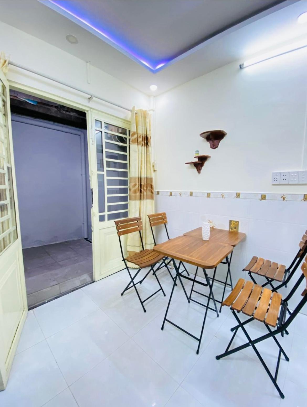 Lavie House