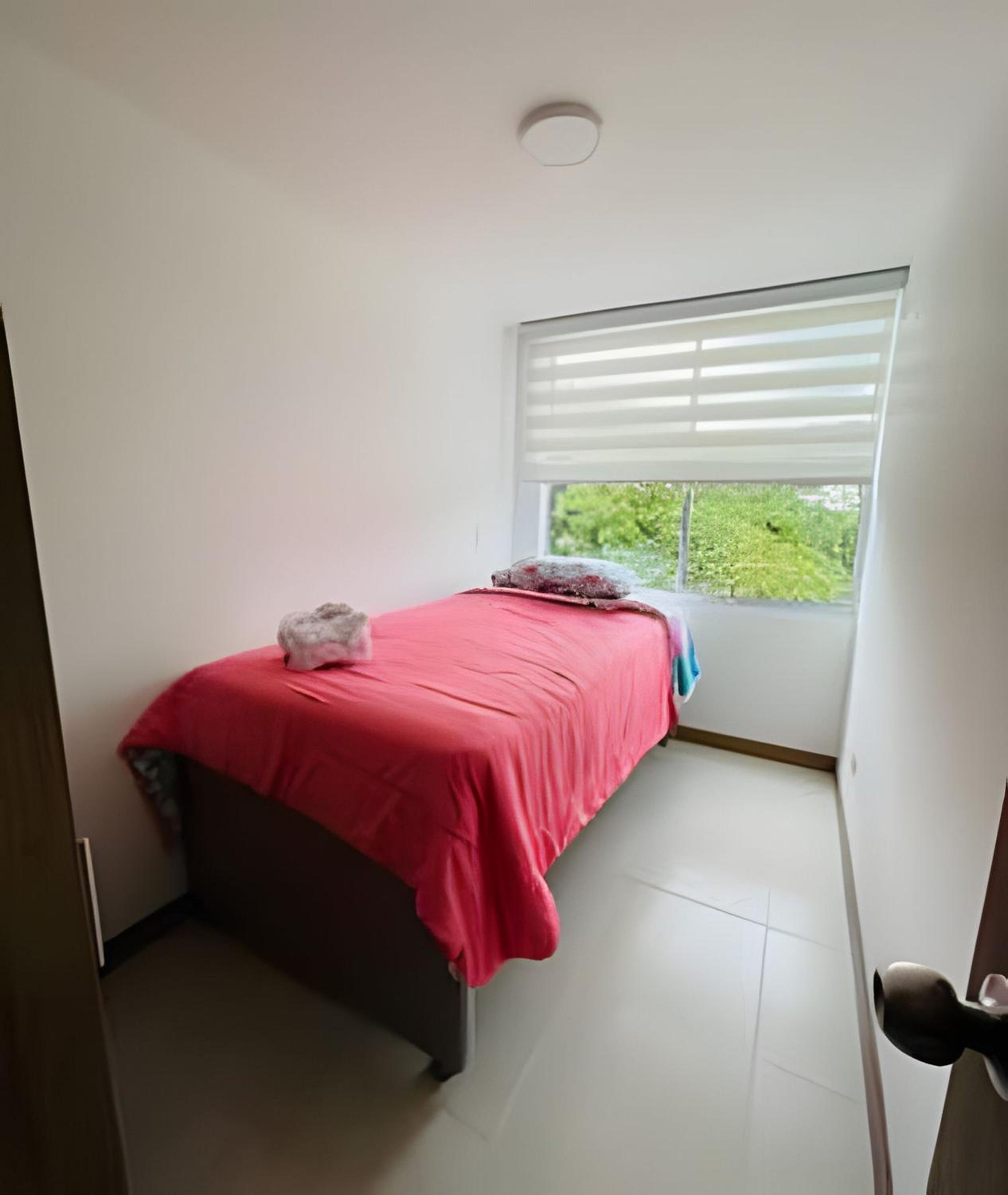 Cómodo, nuevo y con linda vista.