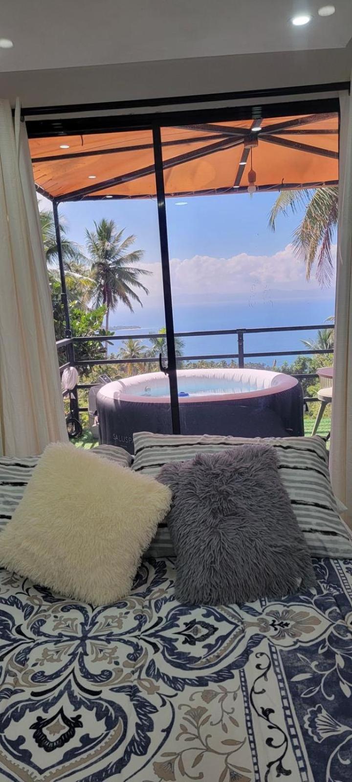 Private intimate villa 2pax with jacuzzi beautiful view