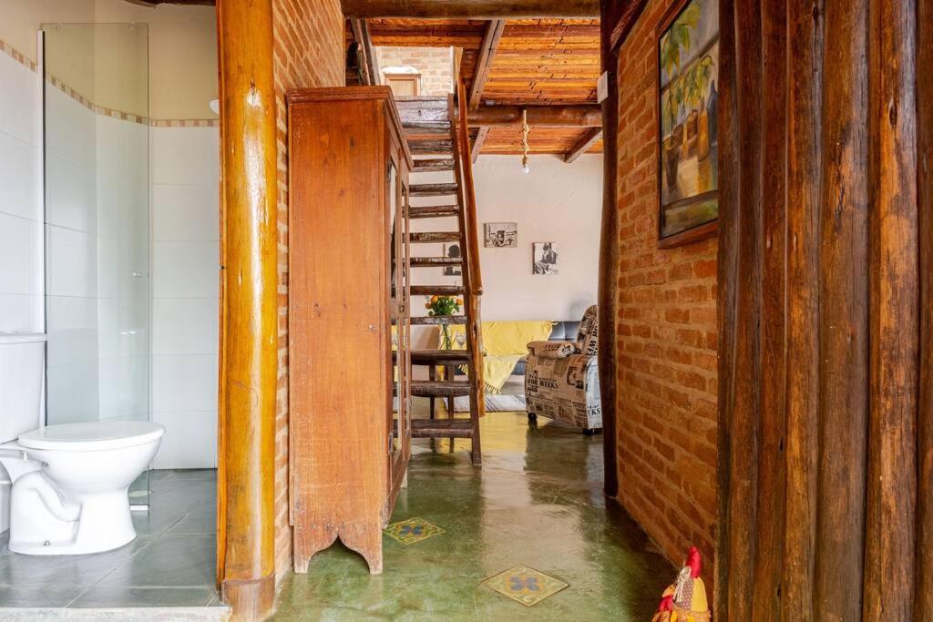 Casa de Hospedes Chalé Rustico com Banheira e Piscina Privativa a 1h de SP Espaço Totalmente Privativo