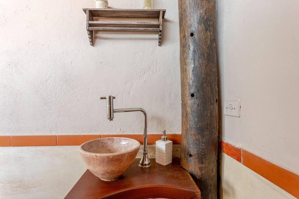 Casa de Hospedes Chalé Rustico com Banheira e Piscina Privativa a 1h de SP Espaço Totalmente Privativo