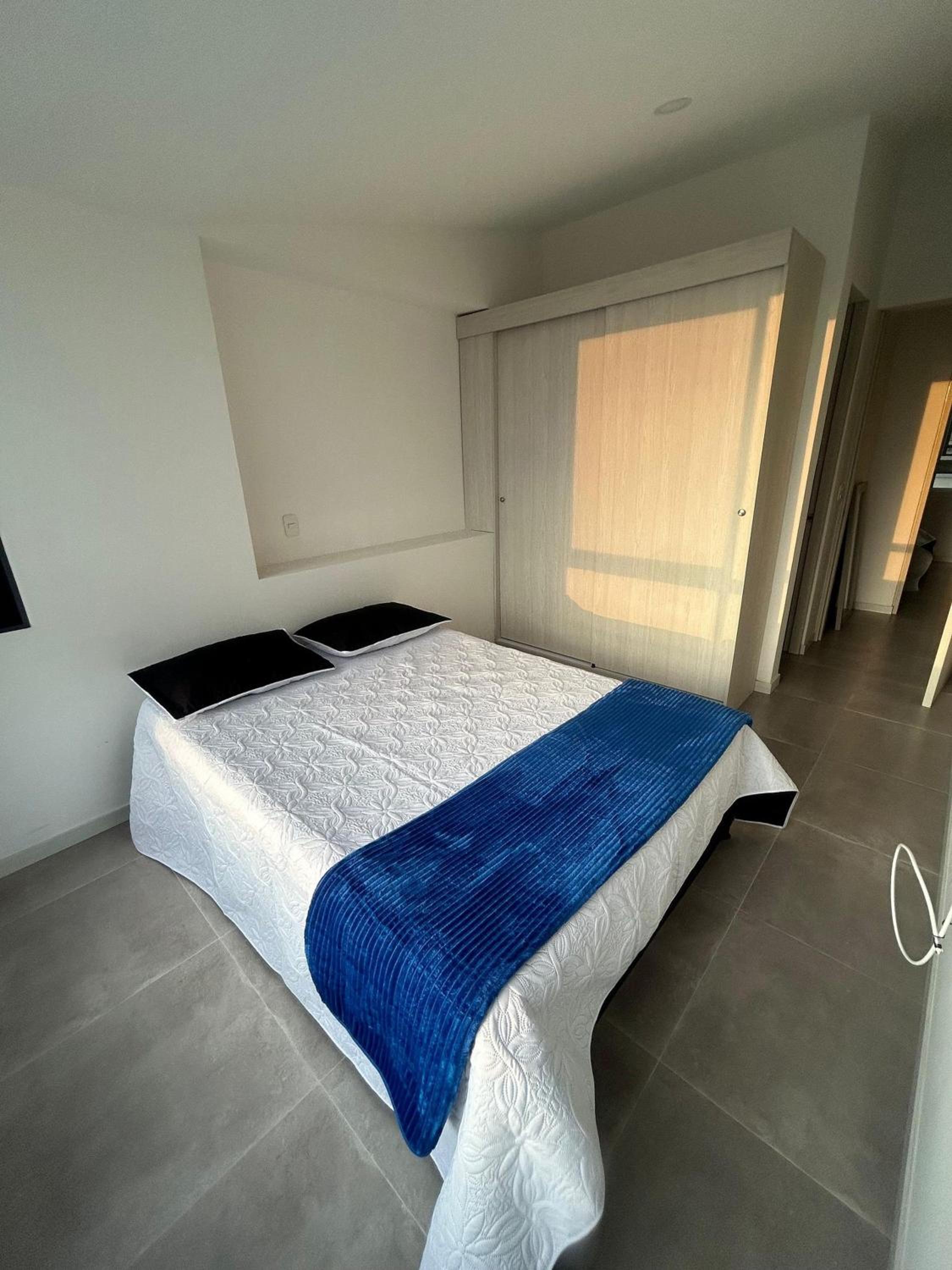 Spacious and Luxurious -Stratum 6