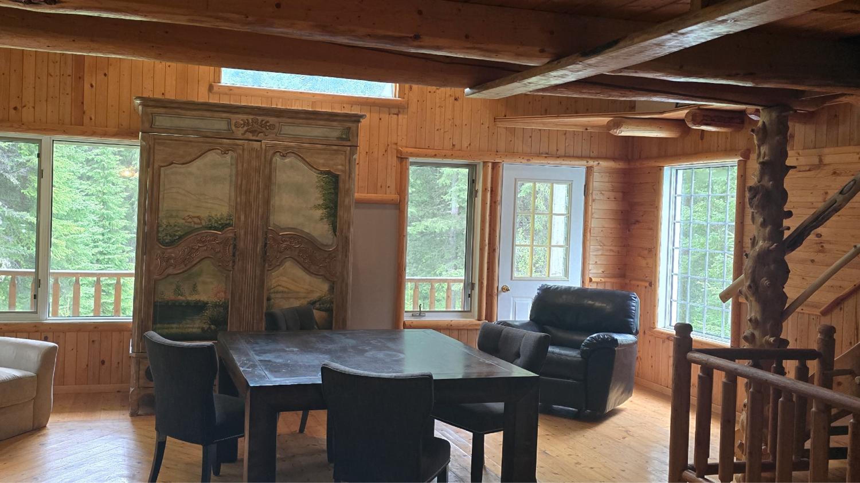 Rustic Executive Cabin at Beaverfoot