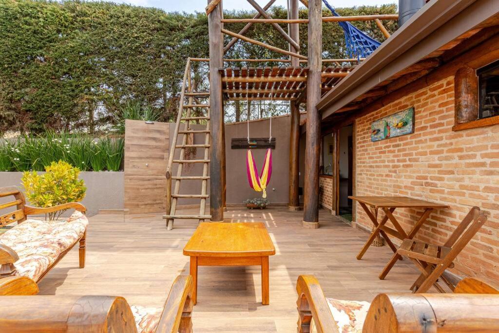 Casa de Hospedes Chalé Rustico com Banheira e Piscina Privativa a 1h de SP Espaço Totalmente Privativo