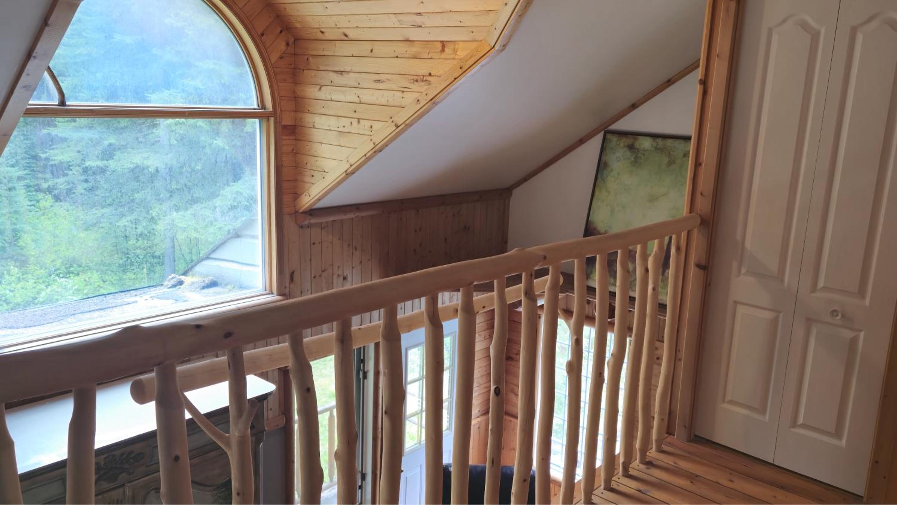 Rustic Executive Cabin at Beaverfoot