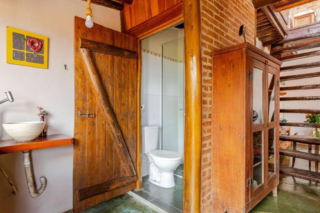 Casa de Hospedes Chalé Rustico com Banheira e Piscina Privativa a 1h de SP Espaço Totalmente Privativo