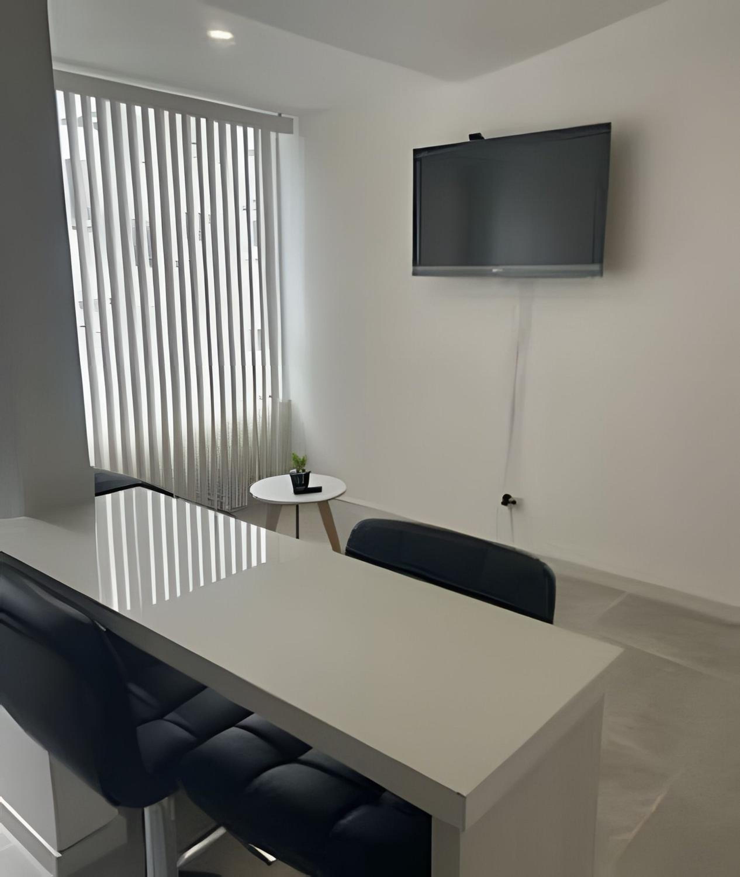 Modern and Comfortable Near Cable Plaza