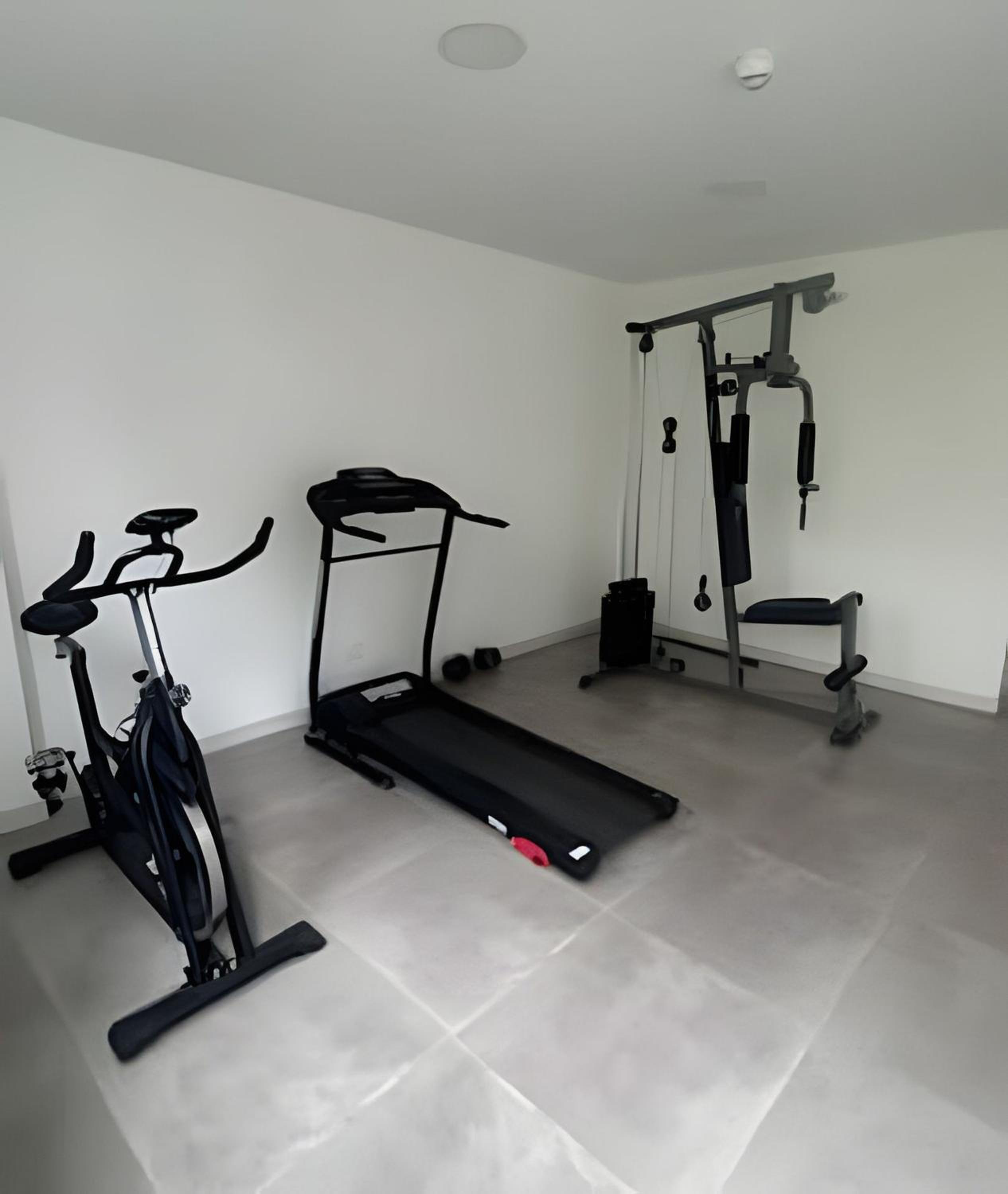 Modern and Comfortable Near Cable Plaza