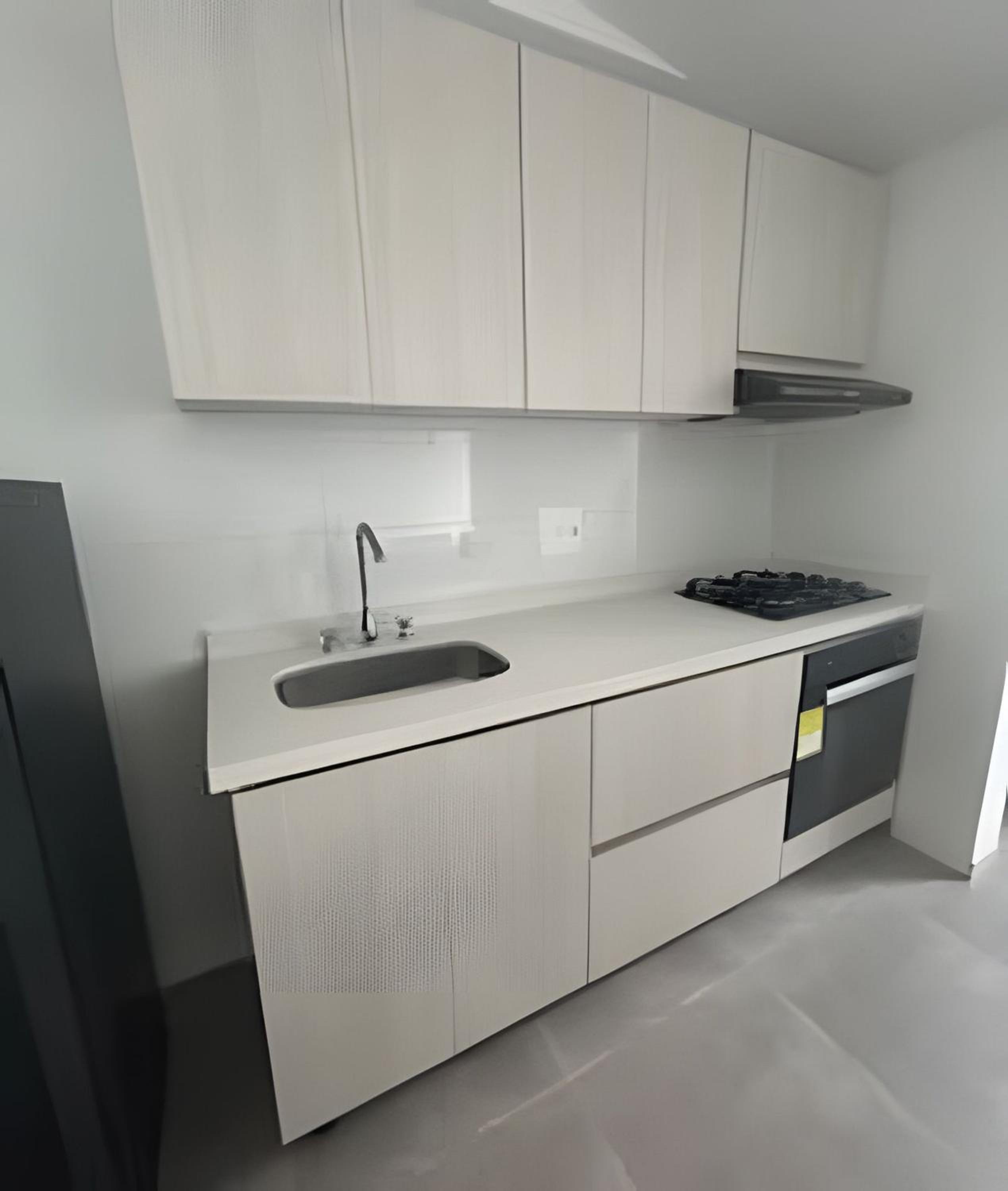 Modern and Comfortable Near Cable Plaza