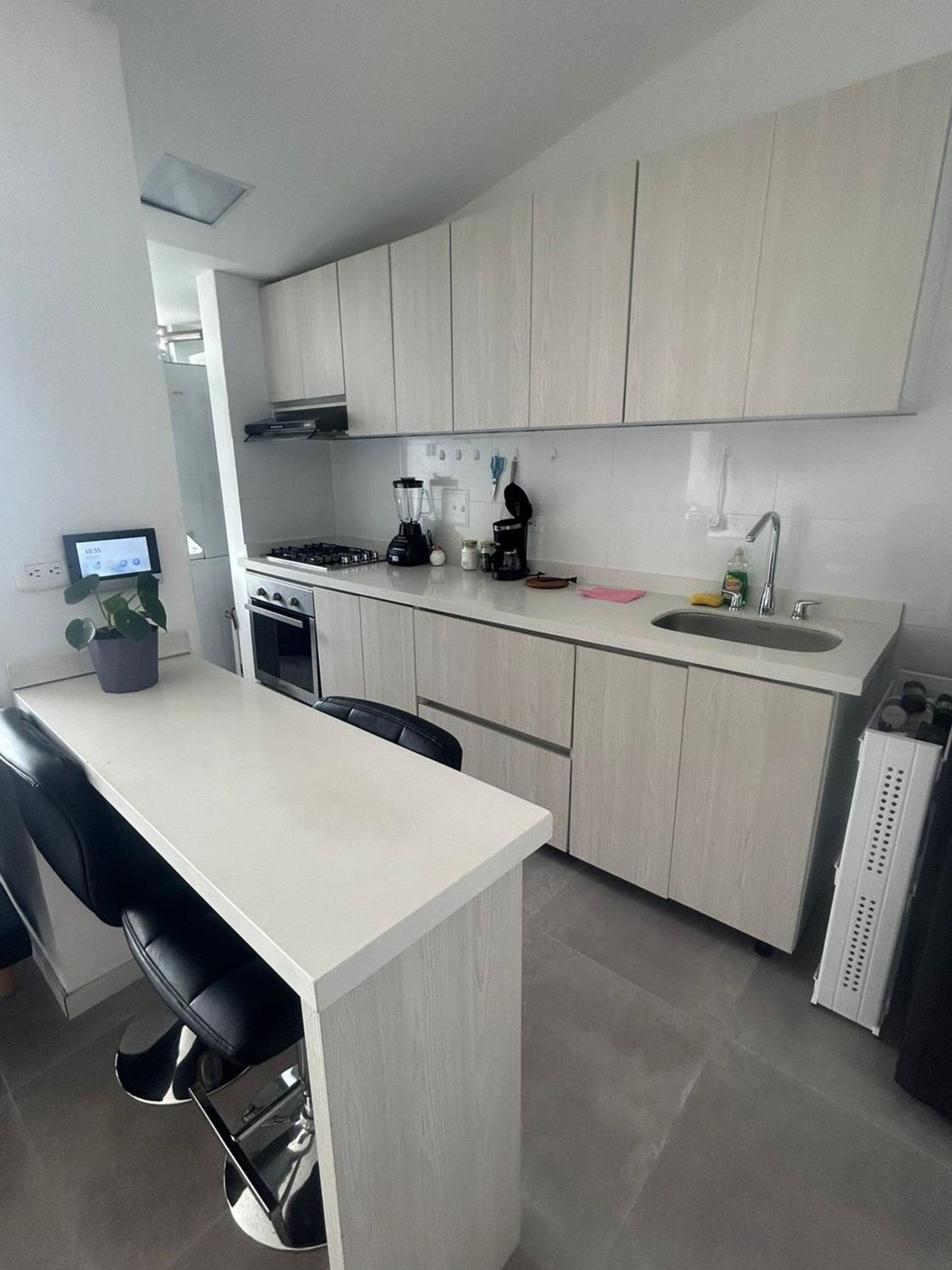 Spacious and Luxurious -Stratum 6