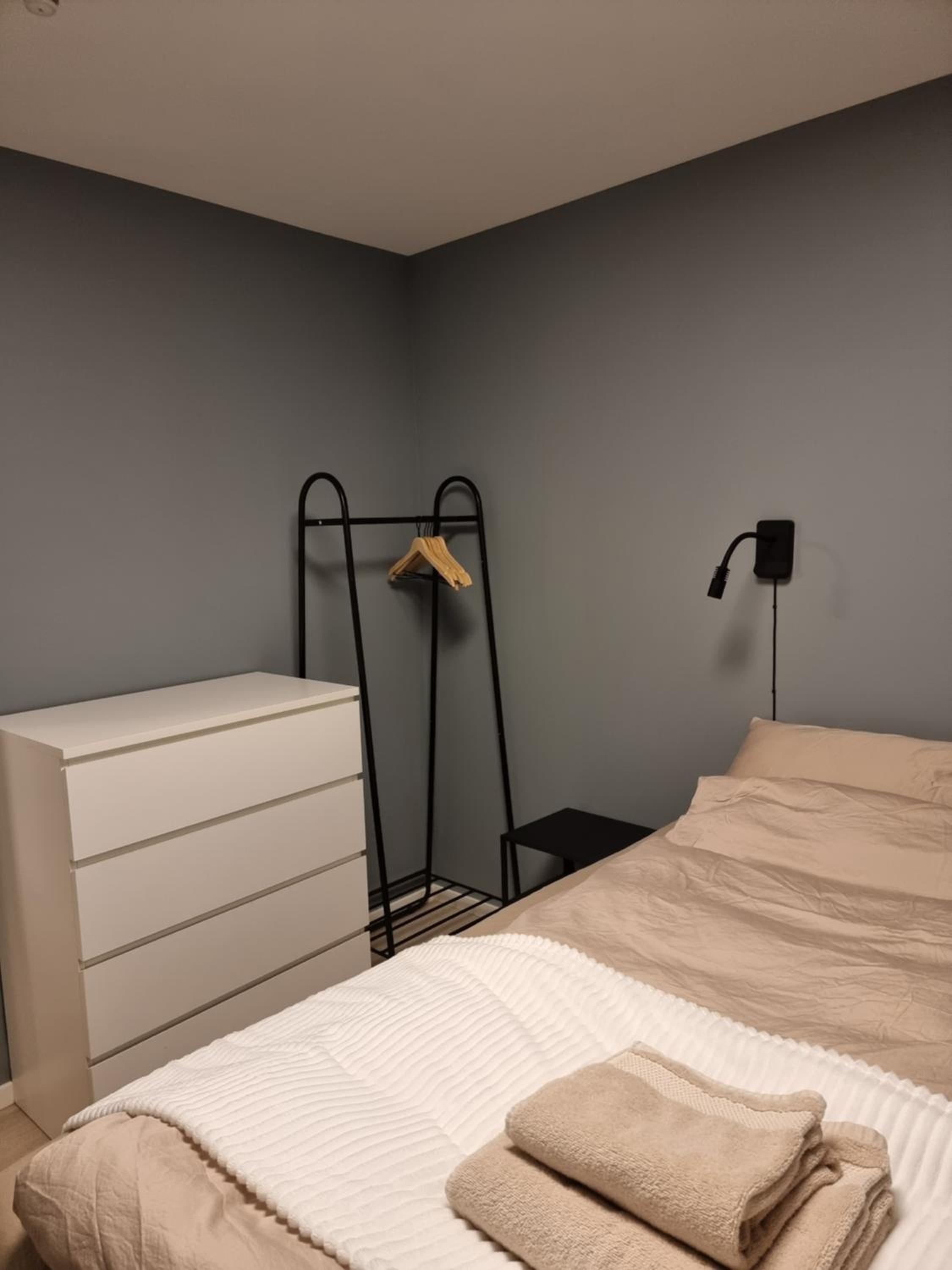New renovated apartment near the airport with 3 double beds view 4