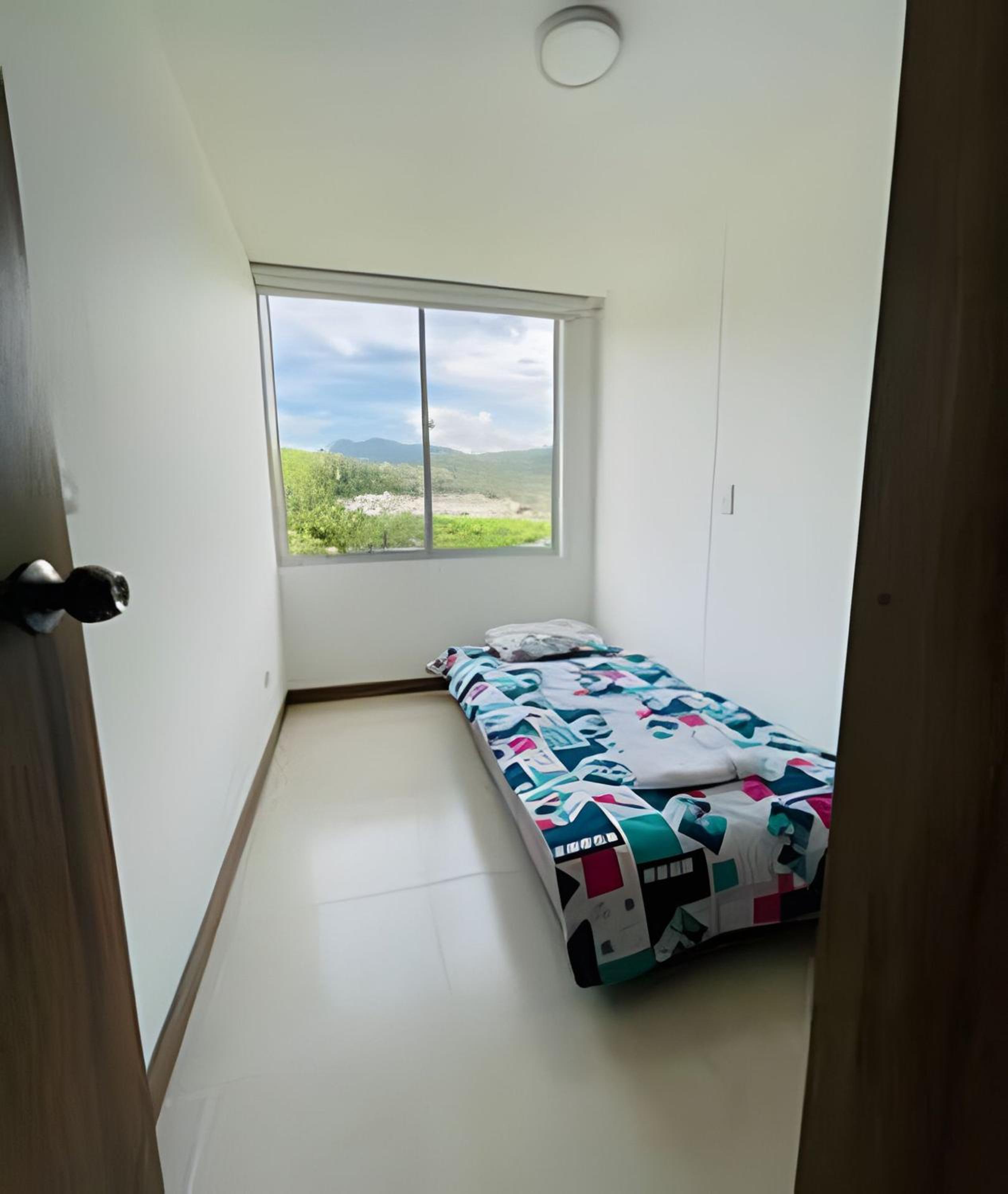 Cómodo, nuevo y con linda vista.