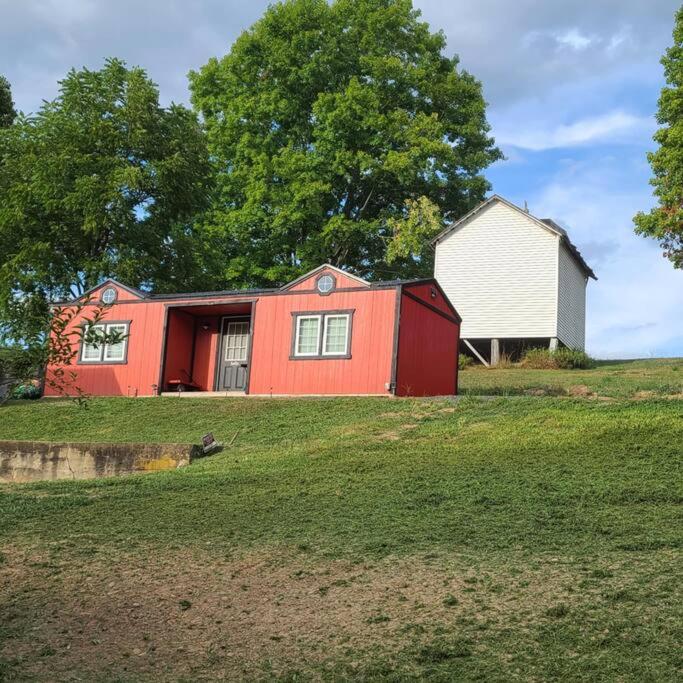Delightful 1 Bedroom Company Bunk House