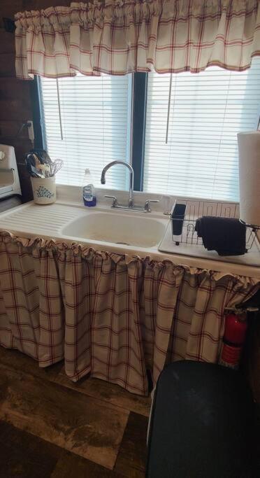 Delightful 1 Bedroom Company Bunk House