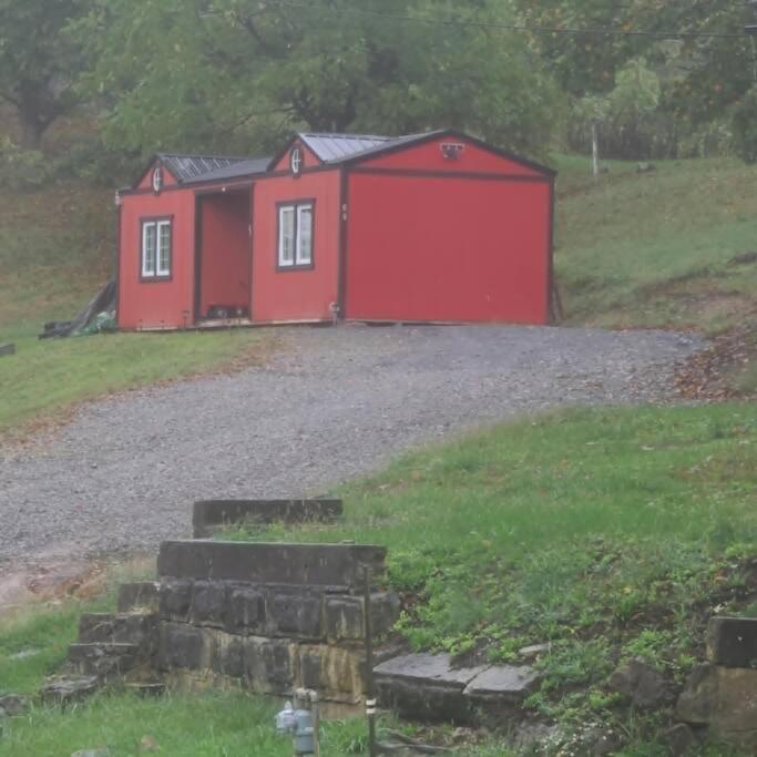 Delightful 1 Bedroom Company Bunk House