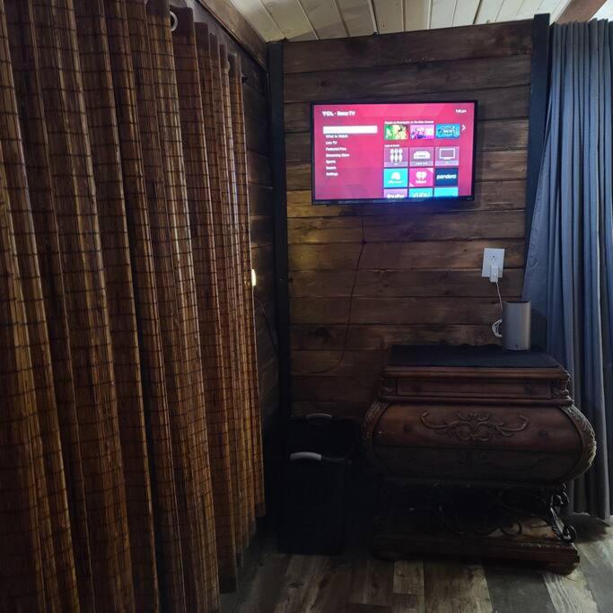 Delightful 1 Bedroom Company Bunk House