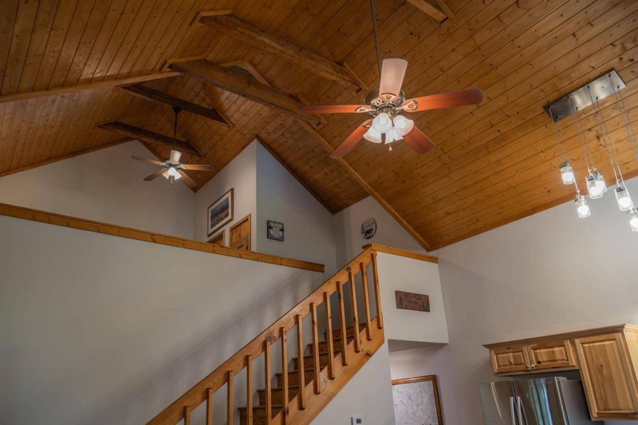 Secluded cabin convenient to Blairsville