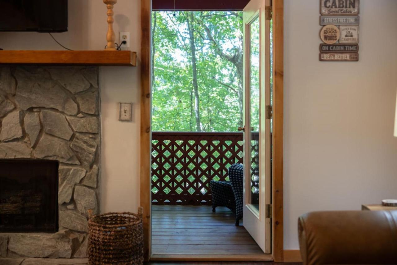 Secluded cabin convenient to Blairsville