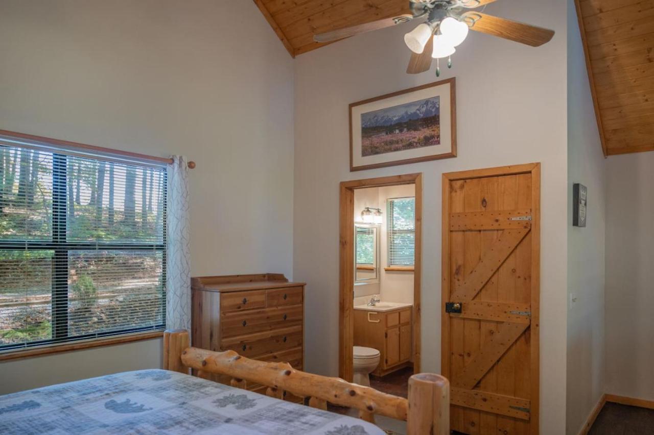 Secluded cabin convenient to Blairsville