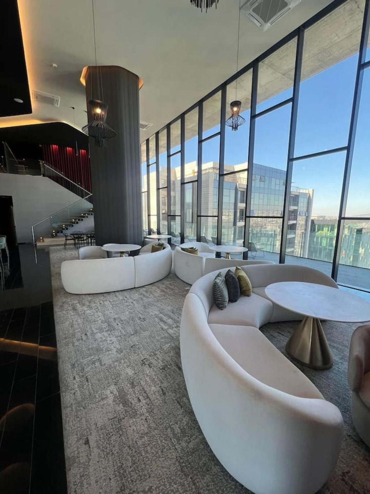 Resort apartment centrally located in Tijuana view 3