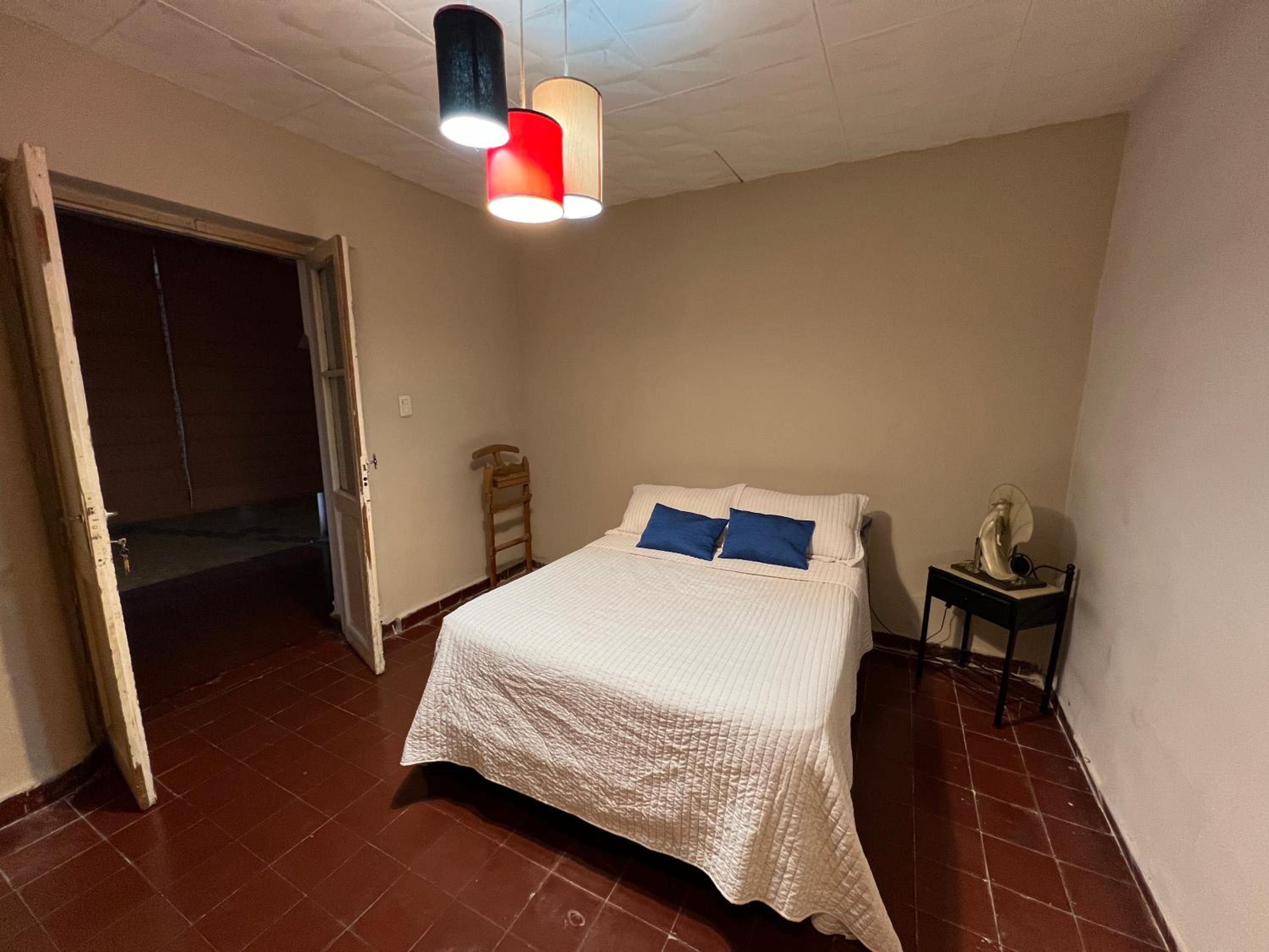 Amplia casa, 3 habitaciones, pileta y mas