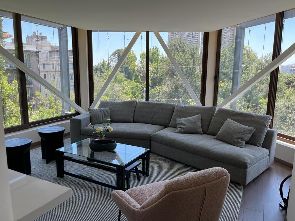 HOM I Amplio y Lujoso Depto 4PAX 2D2B En Santiago