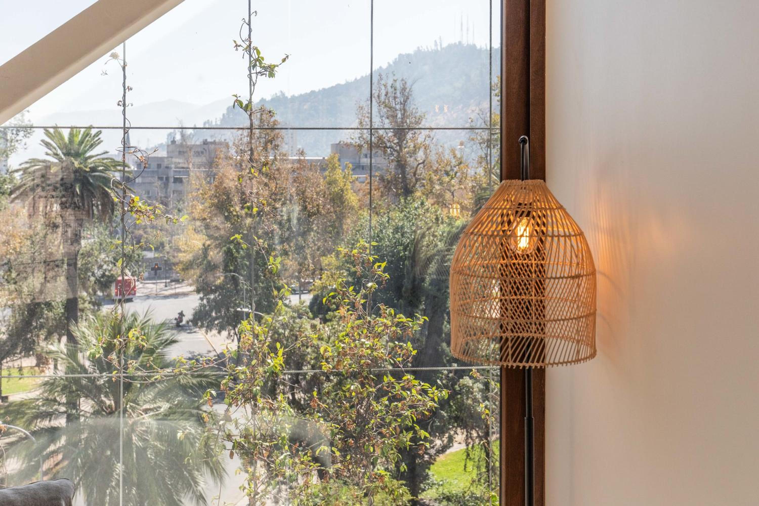 HOM I Amplio y Lujoso Depto 4PAX 2D2B En Santiago