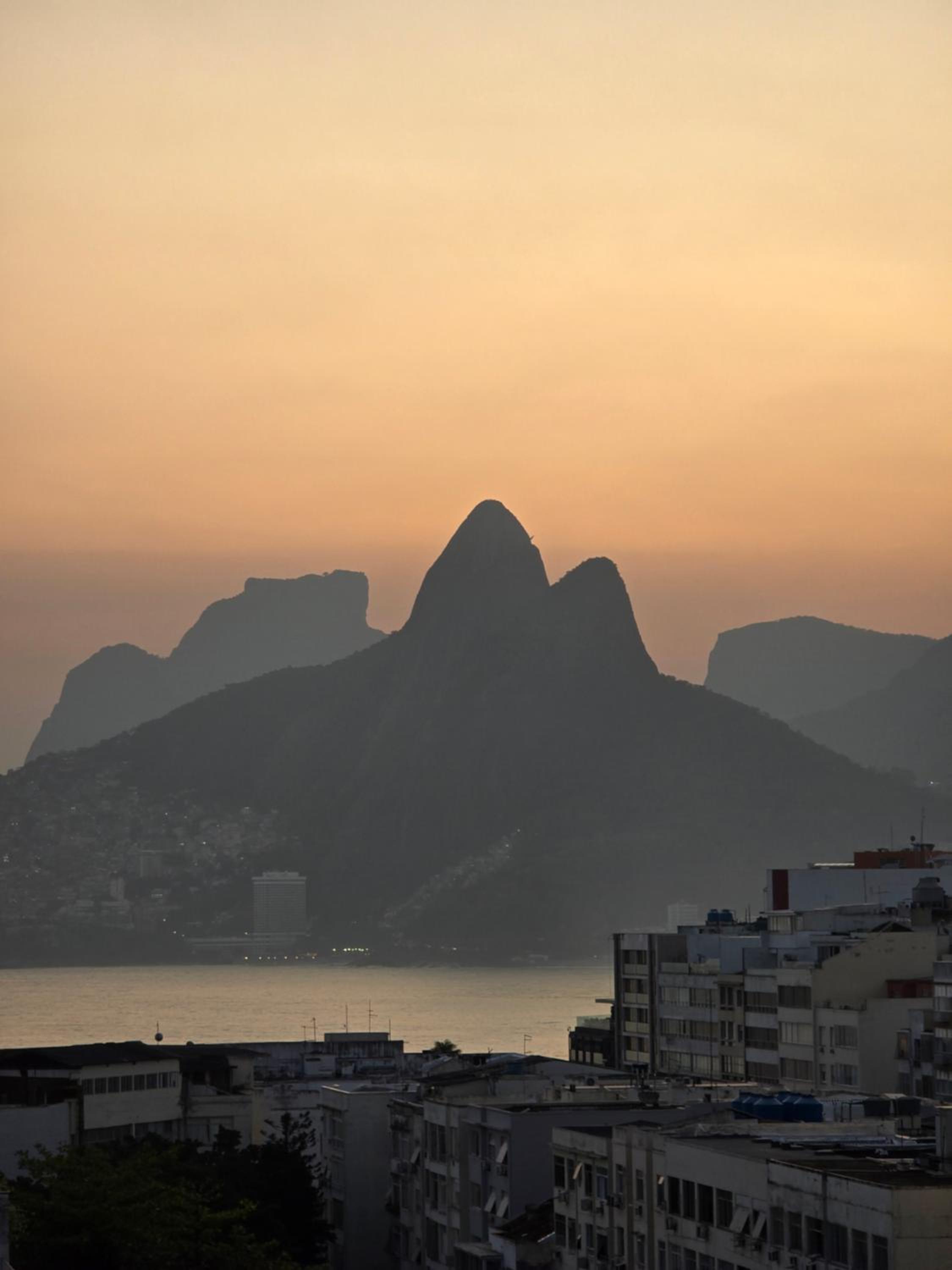 apartment cool & seafront Arpoador