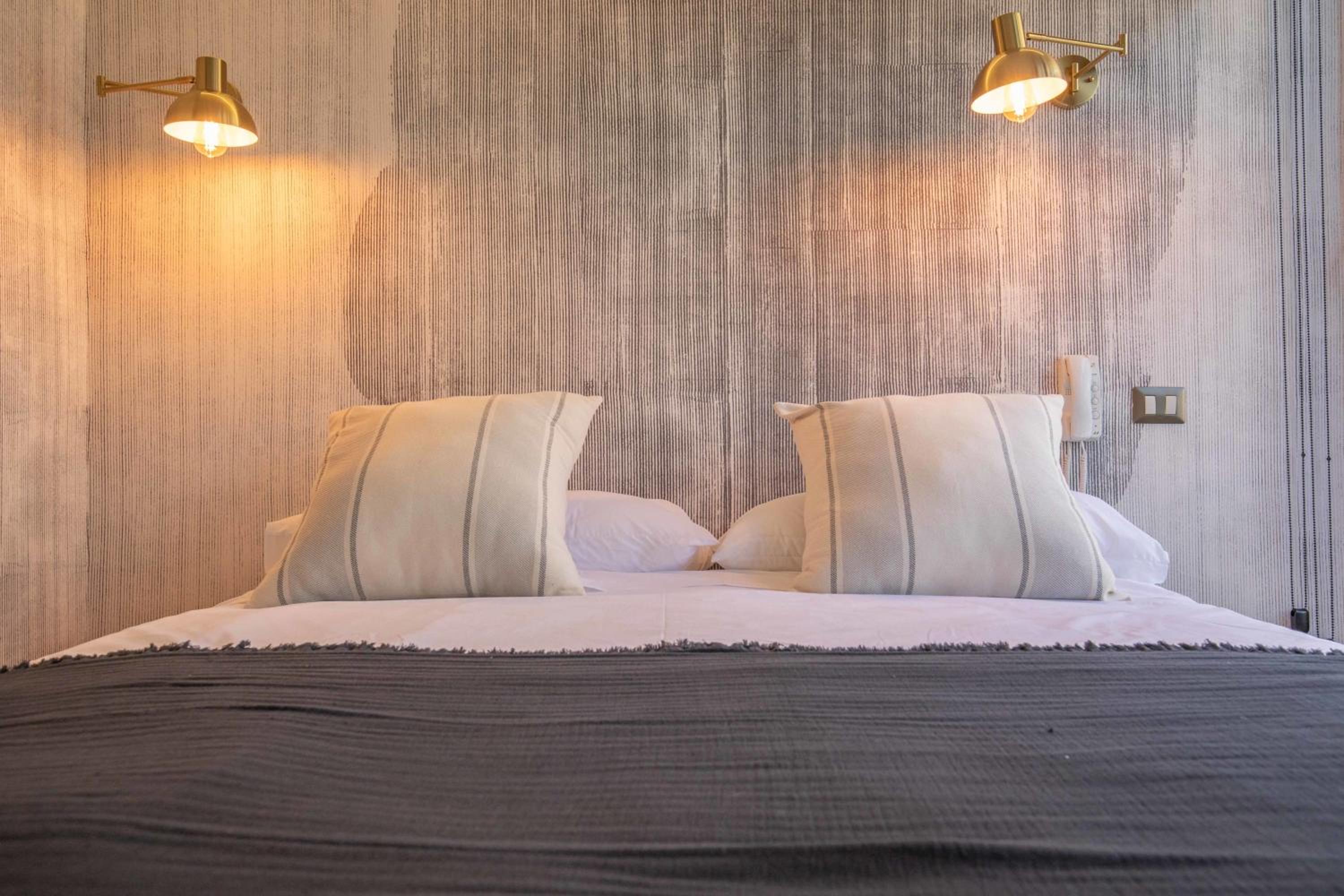 HOM I Amplio y Lujoso Depto 4PAX 2D2B En Santiago