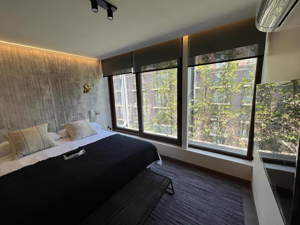 HOM I Amplio y Lujoso Depto 4PAX 2D2B En Santiago