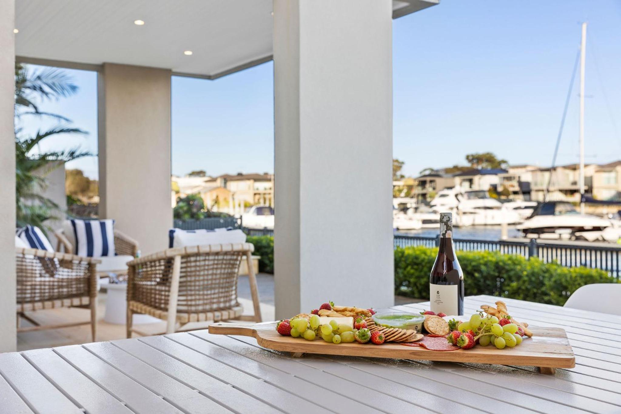 Waterfront Martha Cove Getaway 250m from beach