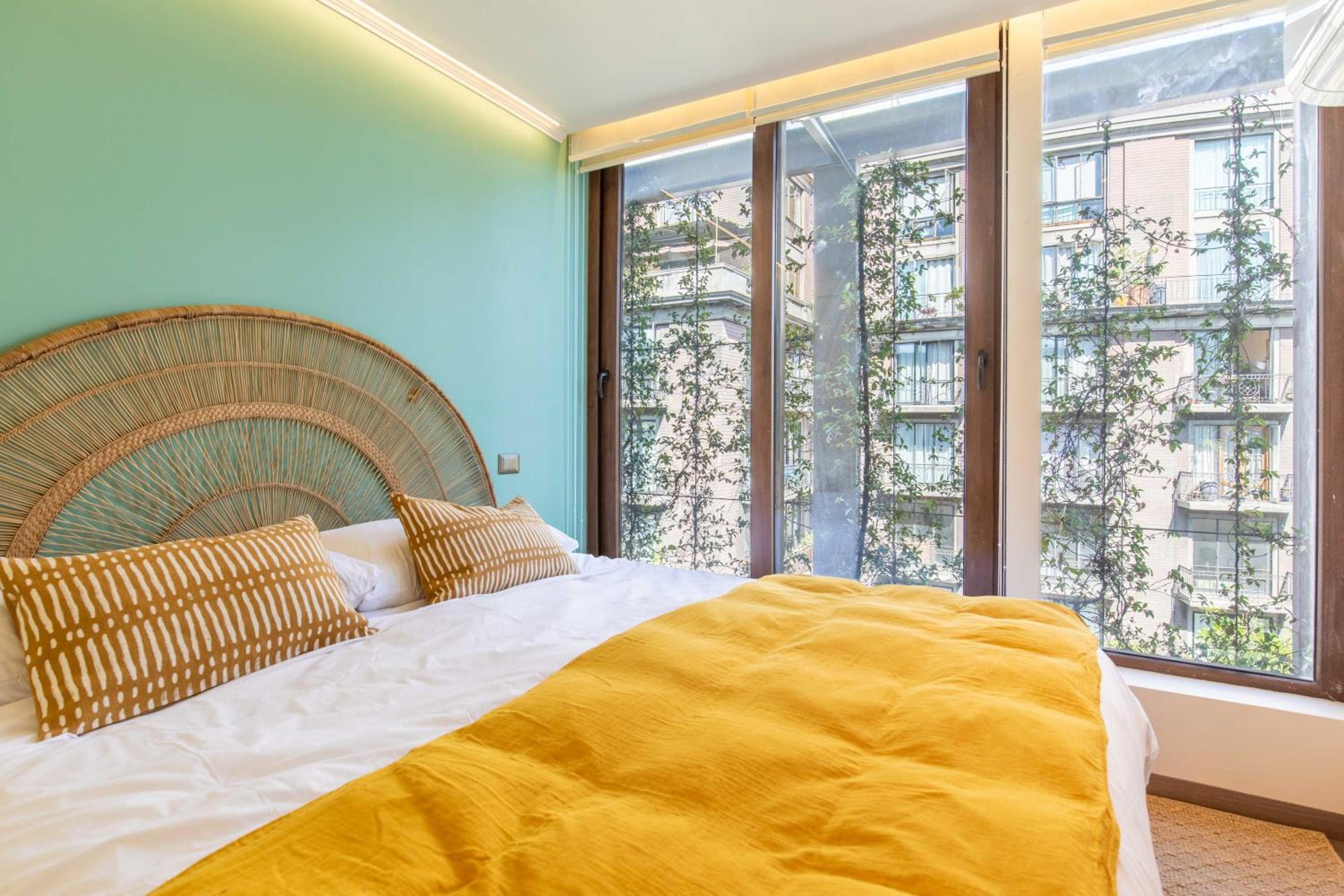 HOM I Amplio y Lujoso Depto 4PAX 2D2B En Santiago