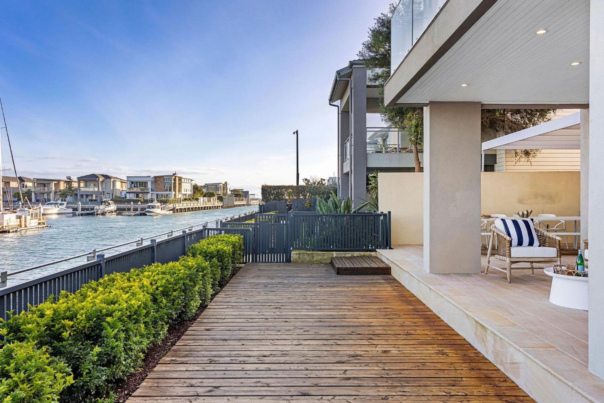 Waterfront Martha Cove Getaway 250m from beach