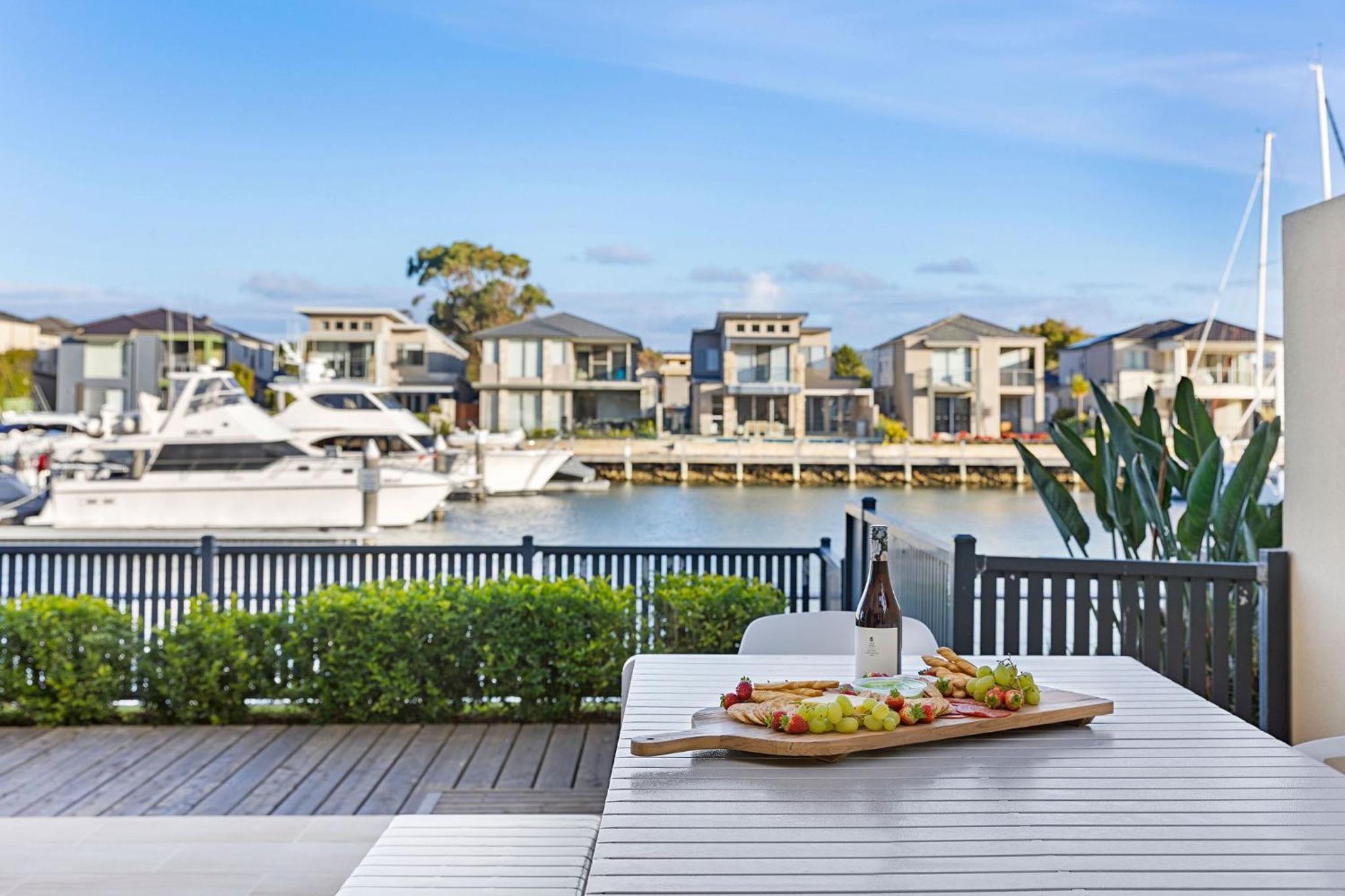 Waterfront Martha Cove Getaway 250m from beach
